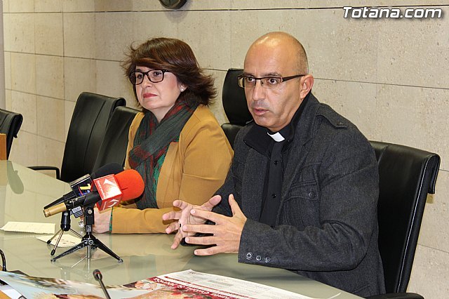 More than 2,000 posters with the traditional image of Santa Eulalia collect religious events which start on December 8 with the Pilgrimage, Foto 3