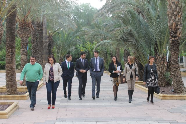 El consejero de Industria destaca el esfuerzo que ha hecho el Ayuntamiento de Alhama para convertir su parque industrial en uno de los ms punteros de la Regin, Foto 1