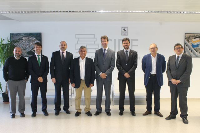 El consejero de Industria destaca el esfuerzo que ha hecho el Ayuntamiento de Alhama para convertir su parque industrial en uno de los ms punteros de la Regin, Foto 2