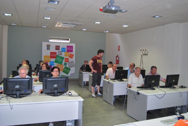 La Concejalía de Mayores imparte un nuevo curso de informática - 1, Foto 1