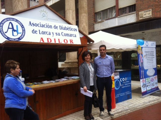 ADILOR celebra el Día Mundial de la Diabetes realizando pruebas de glucemia y tensión ocular en la Alameda de la Constitución - 1, Foto 1