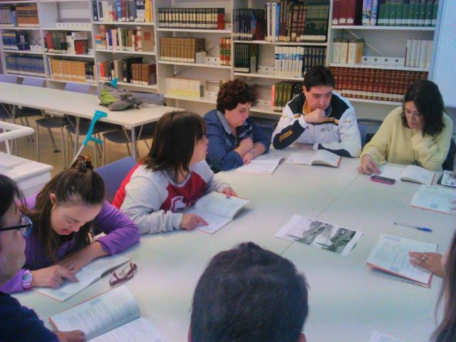 Usuarios de Assido y Astrapace participan en Clubes de Lectura Fácil en Bibliotecas Municipales - 2, Foto 2