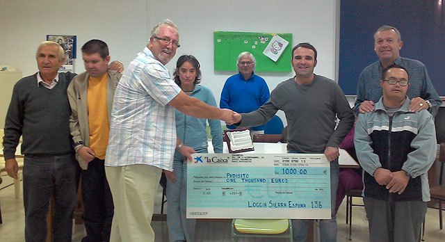 The "Logia Espua 136" donates € 1,000 to PADISITO, Foto 1