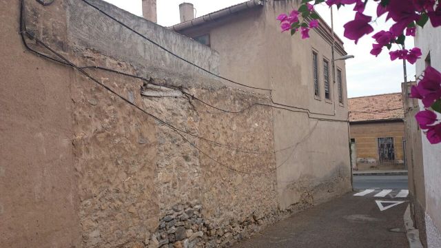 El Grupo Socialista alerta del peligro de derrumbe de un antiguo molino en Los Ramos - 1, Foto 1