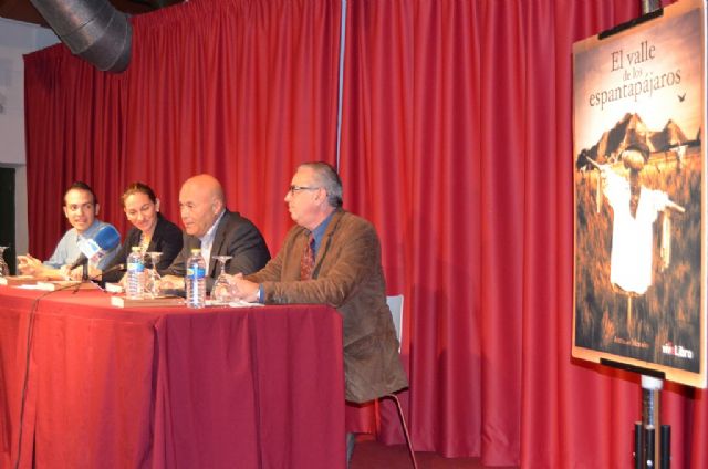 Antonio Meroño convierte a San Javier en un personaje de novela en El valle de los espantapájaros - 1, Foto 1