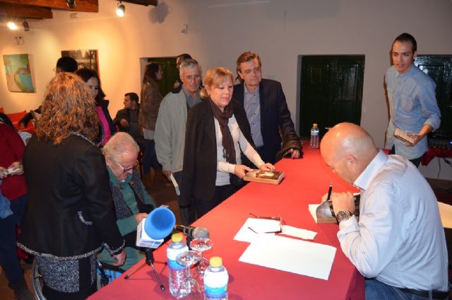 Antonio Meroño convierte a San Javier en un personaje de novela en El valle de los espantapájaros - 2, Foto 2