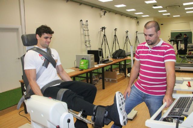Los jugadores del UCAM Murcia CB pasan las pruebas isocinéticas y los test de pliegues - 1, Foto 1