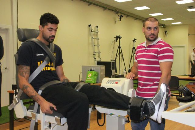 Los jugadores del UCAM Murcia CB pasan las pruebas isocinéticas y los test de pliegues - 2, Foto 2