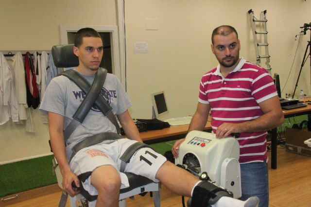 Los jugadores del UCAM Murcia CB pasan las pruebas isocinéticas y los test de pliegues - 3, Foto 3