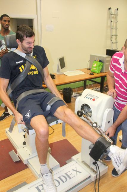 Los jugadores del UCAM Murcia CB pasan las pruebas isocinéticas y los test de pliegues - 5, Foto 5