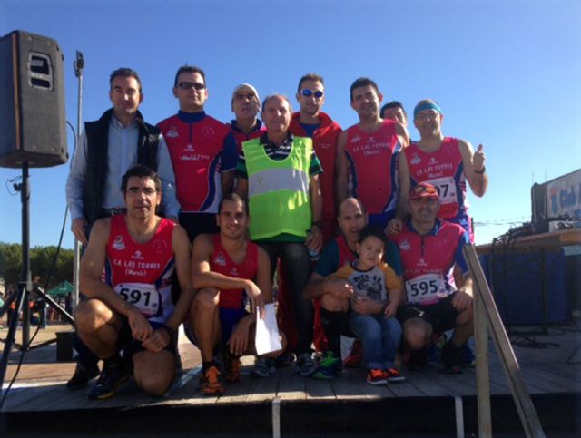El CA Las Torres recibe el escudo de oro y brillantes de la Federación de Atletismo de la Región de Murcia por su trayectoria - 2, Foto 2