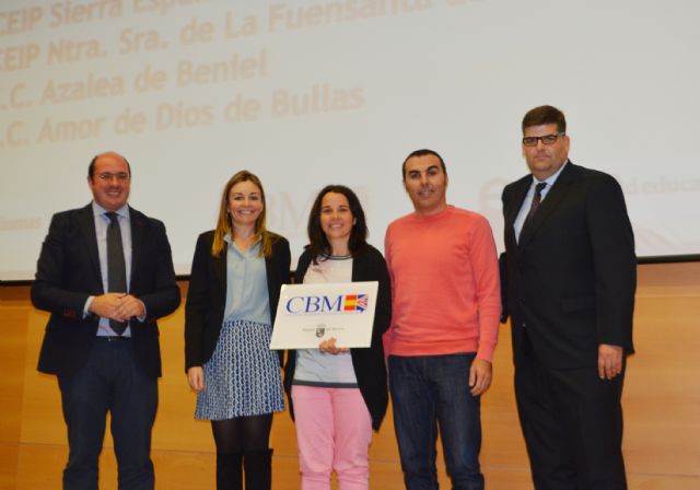 Educación entrega al Colegio María Inmaculada el distintivo de Centro de Enseñanza Bilingüe - 1, Foto 1