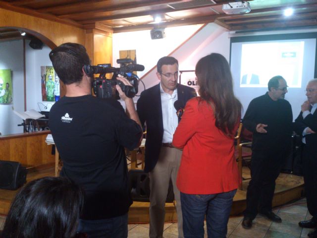 Jos Molina Molina explica las claves para salir de la crisis en la presentacin de 