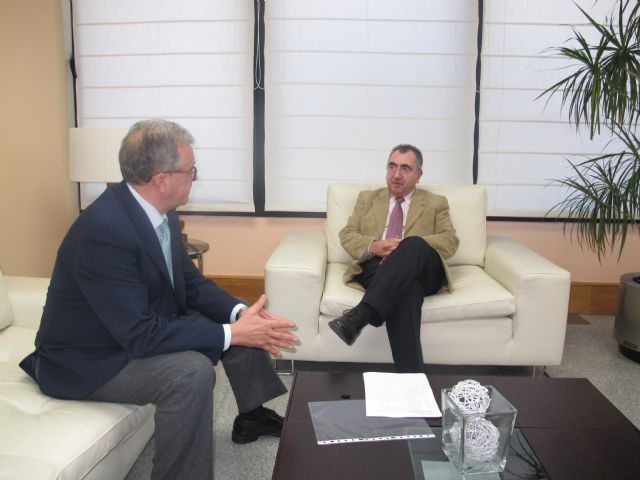 El consejero de Fomento, Obras Públicas y Ordenación del Territorio recibe al alcalde de Abarán - 1, Foto 1