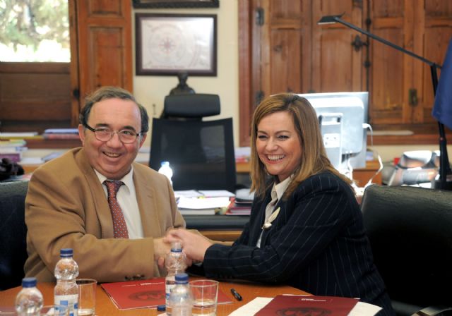 La consejera de Medio Ambiente de Andalucía destaca el valor del conocimiento en la firma de un convenio con la Universidad de Murcia - 1, Foto 1