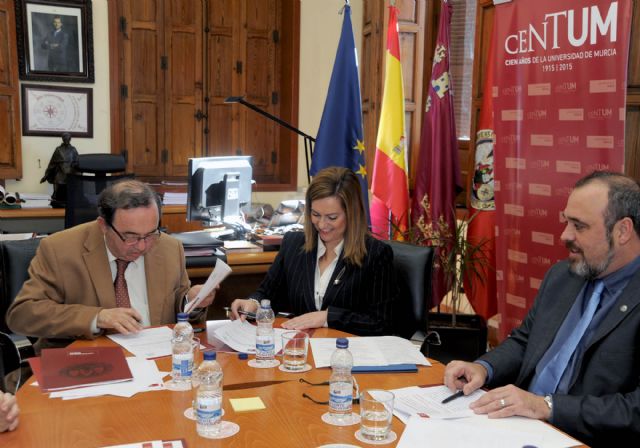 La consejera de Medio Ambiente de Andalucía destaca el valor del conocimiento en la firma de un convenio con la Universidad de Murcia - 3, Foto 3