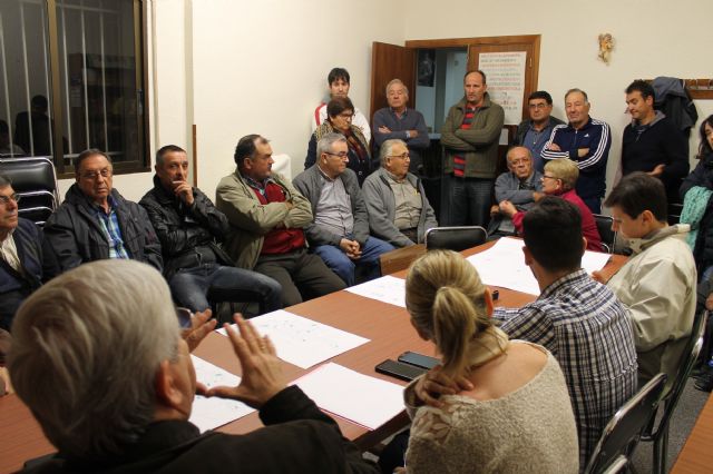 El alcalde se reúne con los vecinos y vecinas del Barrio de San Juan para poner en común el proyecto de remodelación del tráfico en la zona - 1, Foto 1