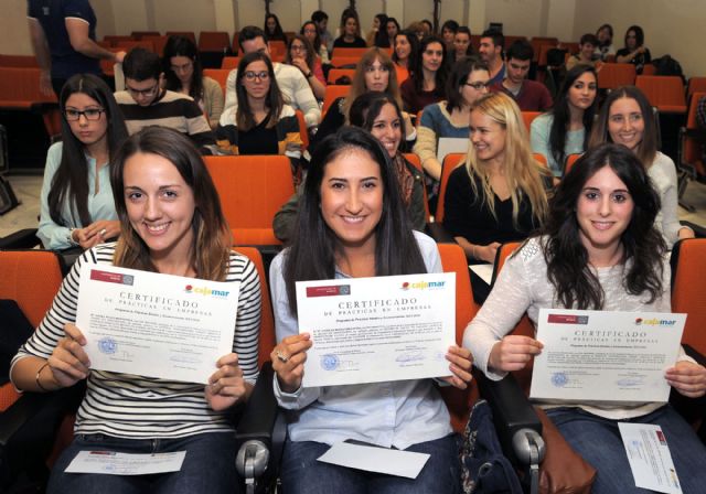 60 alumnos de la Universidad de Murcia reciben los diplomas de las prácticas rurales y sociosanitarias - 1, Foto 1