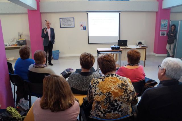 El alcalde torreño explica a la asociación de mujeres Isabel González la gestión de la calidad del Consistorio local - 1, Foto 1