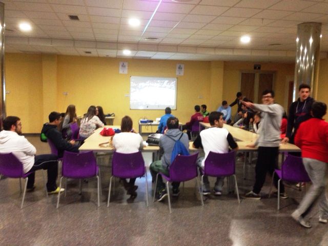 Los estudiantes de Secundaria de Alguazas viven una grata jornada de videojuegos con el Suma y sigue local - 1, Foto 1