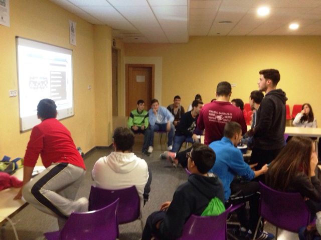 Los estudiantes de Secundaria de Alguazas viven una grata jornada de videojuegos con el Suma y sigue local - 2, Foto 2