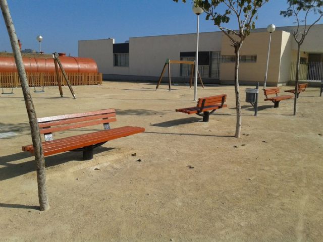 A pleno funcionamiento la operación de acondicionamiento y mejora de los parques y plazas del barrio de El Garbanzal - 2, Foto 2