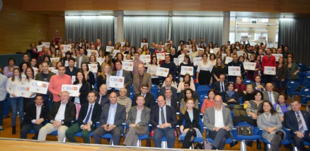 Los nuevos colegios bilinges de la localidad reciben las placas acreditativas por parte de la Consejera de Educacin, Foto 2
