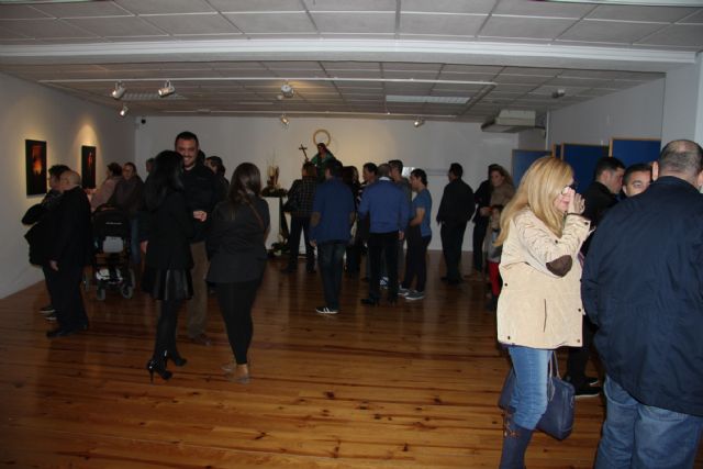 El Centro Cultural de Ceutí acoge una exposición fotográfica centrada en la relación entre Cristo y María Magdalena - 2, Foto 2