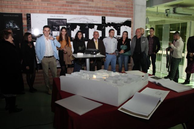 El arquitecto lumbrerense Cayetano Fernández Tamayo expone su proyecto fin de carrera sobre el casco antiguo de Puerto Lumbreras en la sala de exposiciones del Complejo Cultural Auditorio - 1, Foto 1