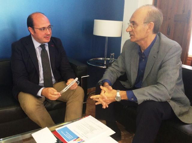 El consejero y el presidente del Consejo Escolar analizan la Memoria Anual del Curso 2012-2013 - 1, Foto 1