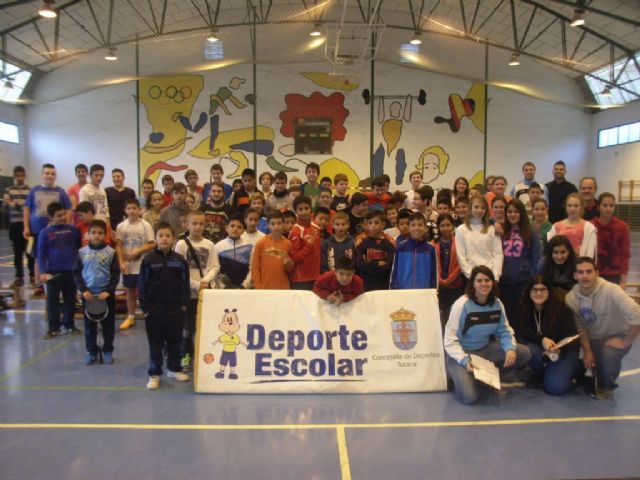 La Concejalía de Deportes organizó la Fase Local de Bádminton de Deporte Escolar., Foto 1