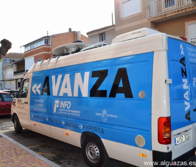 Los alumnos del Taller Mixto de Empleo y Formación Alguazas Agrosotenible son visitados por el INFOmovil - 1, Foto 1