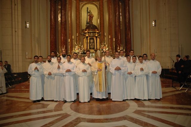 “Nosotros no podemos vivir sin la Eucaristía, por eso estáis vosotros aquí”, Mons. Lorca en la institución de ministerios laicales - 1, Foto 1