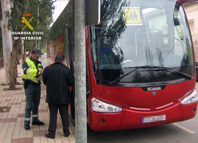 La Guardia Civil denuncia al conductor de un autobús de transporte escolar por duplicar la tasa máxima de alcoholemia - 2, Foto 2