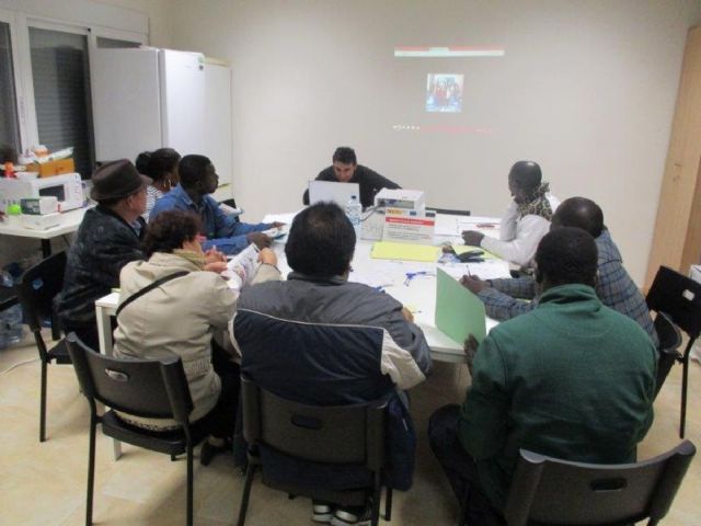 El colectivo inmigrante ultima los preparativos para su Día Internacional - 1, Foto 1