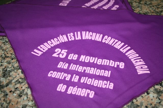 Cehegín alza su voz contra la violencia de género en el 25 de noviembre - 2, Foto 2