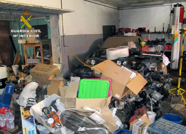 La Guardia Civil denuncia 1.500 infracciones en talleres de automoción de la Región - 4, Foto 4