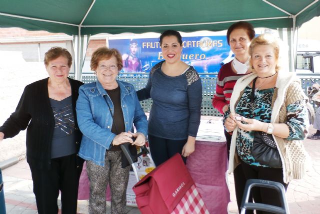 El Ayuntamiento de Alguazas entrega velas a los vecinos en recuerdo de las 45 víctimas de violencia de género en lo que va de año - 2, Foto 2