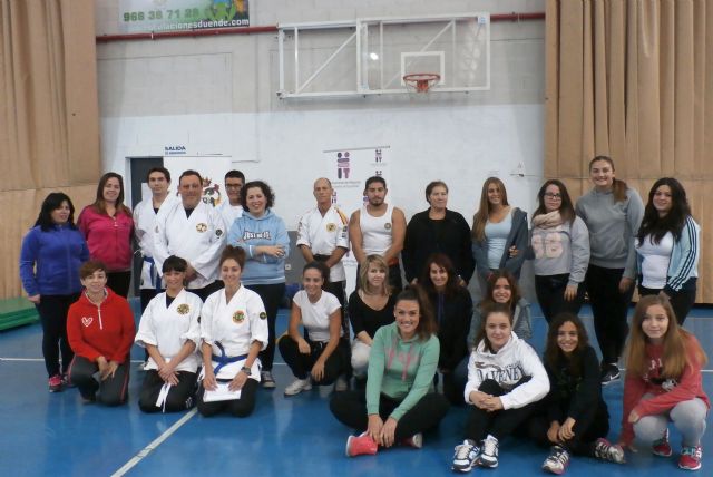 Las mujeres de Alguazas reivindican con una master class de defensa personal la lucha contra la violencia de género - 1, Foto 1