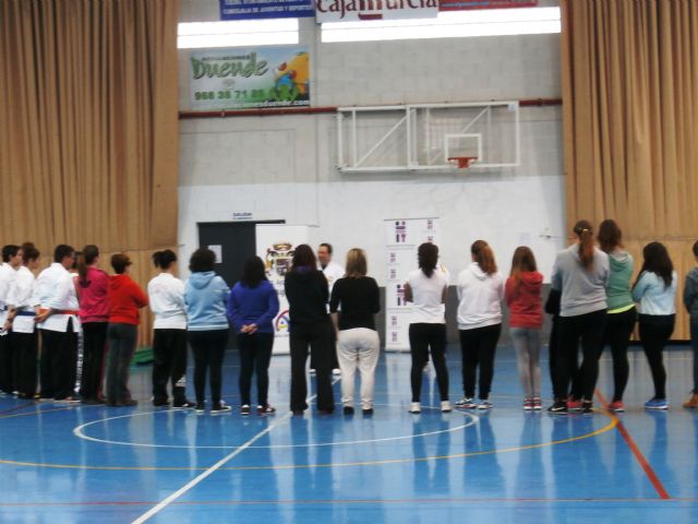 Las mujeres de Alguazas reivindican con una master class de defensa personal la lucha contra la violencia de género - 2, Foto 2