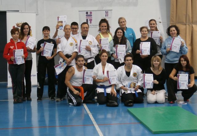Las mujeres de Alguazas reivindican con una master class de defensa personal la lucha contra la violencia de género - 3, Foto 3