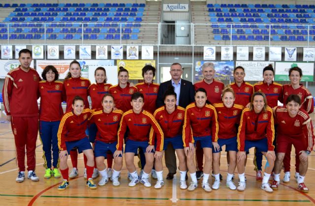 El alcalde mantiene un encuentro con la selección española femenina de fútbol sala que está concentrada en Águilas - 2, Foto 2