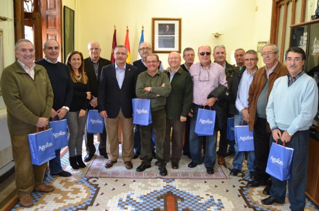 El grupo de opinión 'Los Espectadores' realiza una jornada de convivencia en Águilas - 1, Foto 1
