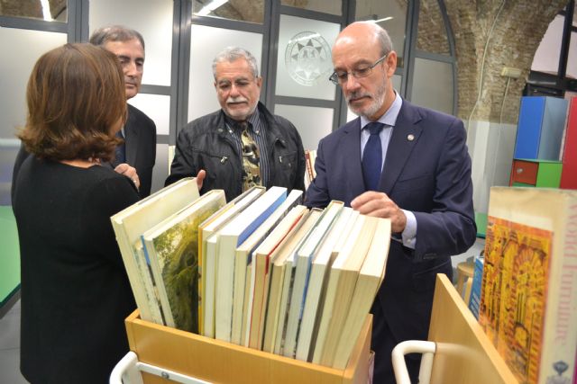 El arquitecto Juan Antonio Molina dona un tercio de su biblioteca a la UPCT - 1, Foto 1