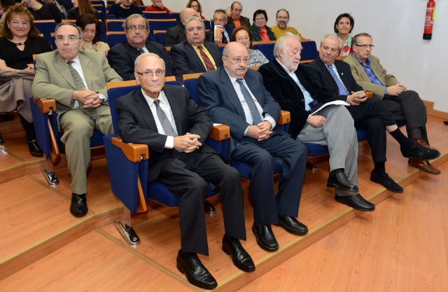 La Facultad de Química de la Universidad de Murcia conmemora su día grande con un homenaje a profesores jubilados - 1, Foto 1