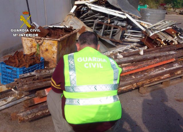 La Guardia Civil detiene a una decena de personas por la sustracción de materiales declarados como BIC - 5, Foto 5