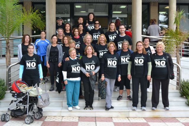 Las mujeres de San Pedro del Pinatar recorren el municipio contra la violencia de género - 1, Foto 1