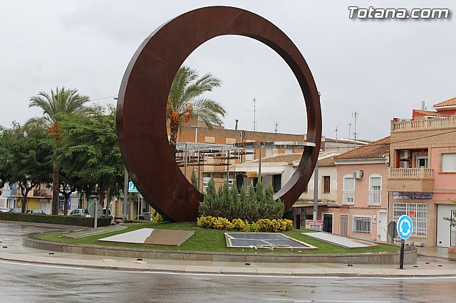 Totana dedica la rotonda existente junto a la rambla de Las Peras, en la avenida Juan Carlos I, al ex presidente del Gobierno 