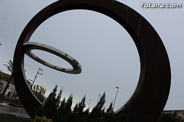 Totana dedica la rotonda existente junto a la rambla de Las Peras, en la avenida Juan Carlos I, al ex presidente del Gobierno 