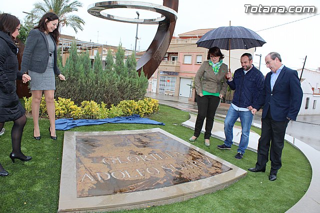 Totana dedica la rotonda existente junto a la rambla de Las Peras, en la avenida Juan Carlos I, al ex presidente del Gobierno 